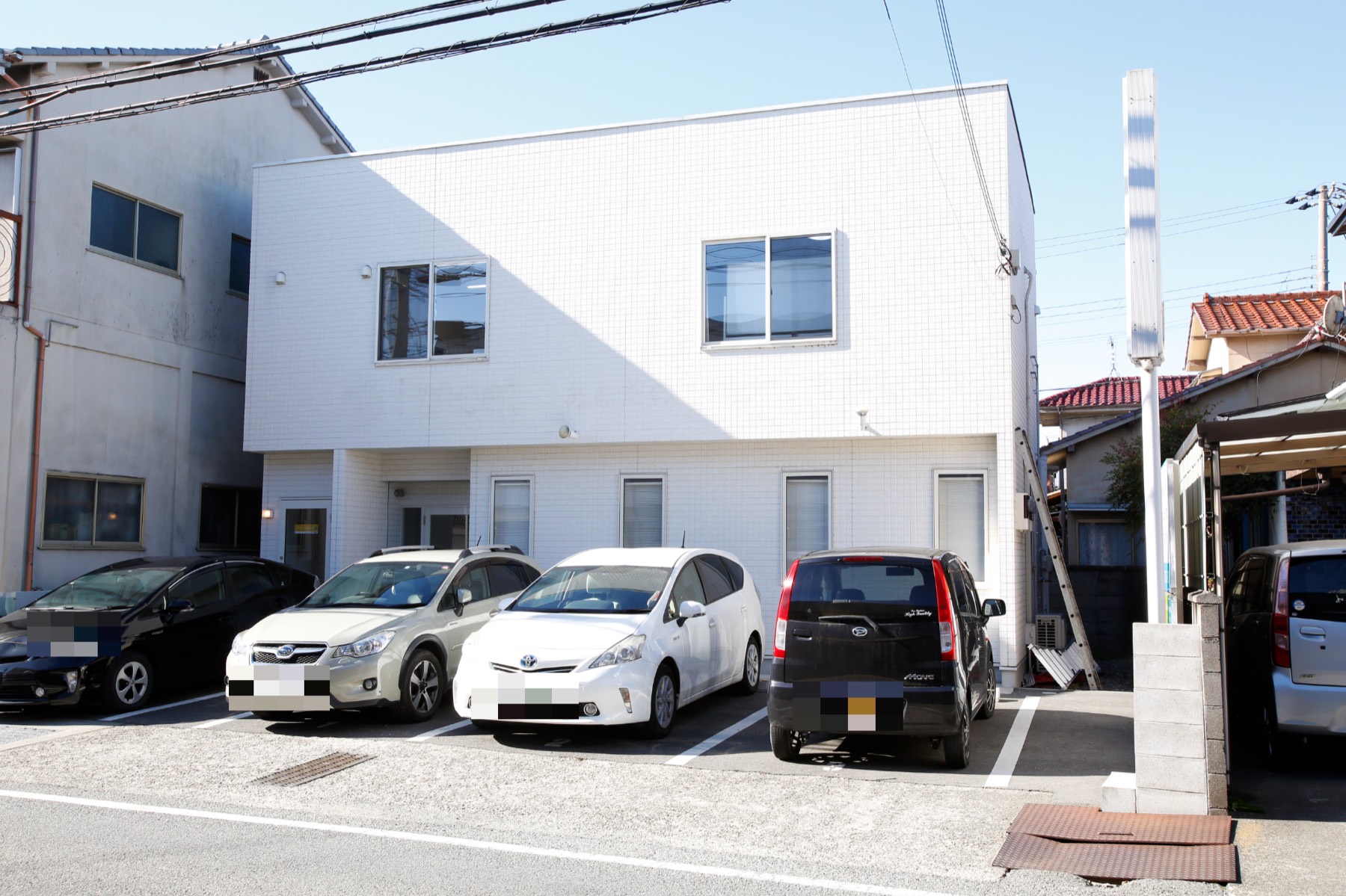 PHORIENS 建物外観・駐車場